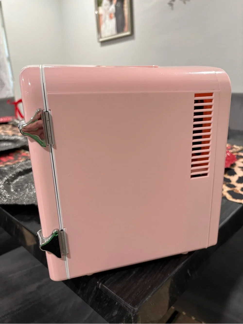 Frigidaire Pink Mini Fridge Cosmetic Cooler or beverages Fits 6 cans.